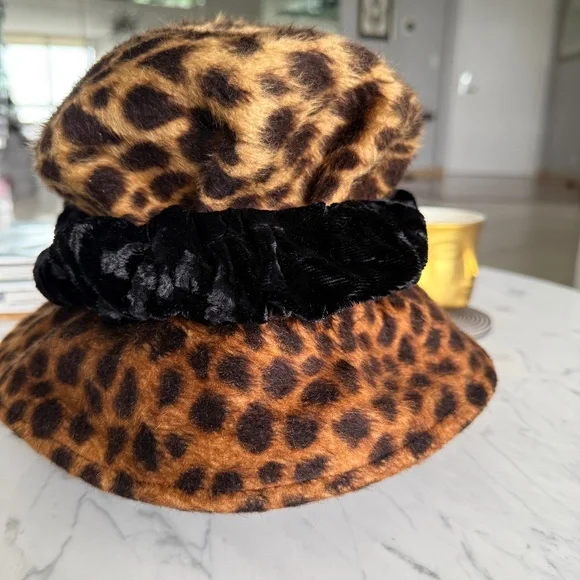 Vintage 1990s Kathy Luker Leopard “Faux Fur” Finish Hat w/ Plush Black Band - Picture 12 of 12
